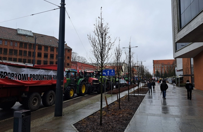 {Protestujący rolnicy opuścili centrum Olsztyna.}