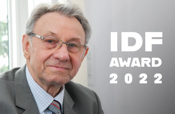 Dr hab. Aleksander Surażyński jest pierwszym Polakiem nagrodzonym przez Międzynarodową Federację Mleczarską IDF.